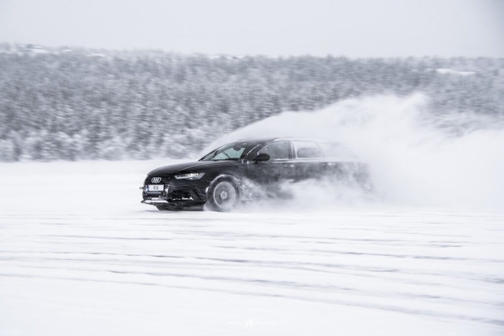 Audi RS6 on ice Instagram: @haakonz
https://www.instagram.com/haakonz/